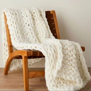 Casaluna Yarn Blanket— White 50”x70”